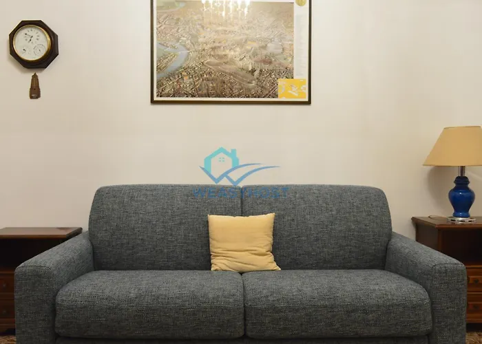 Vintage Perin Del Vaga Apartment