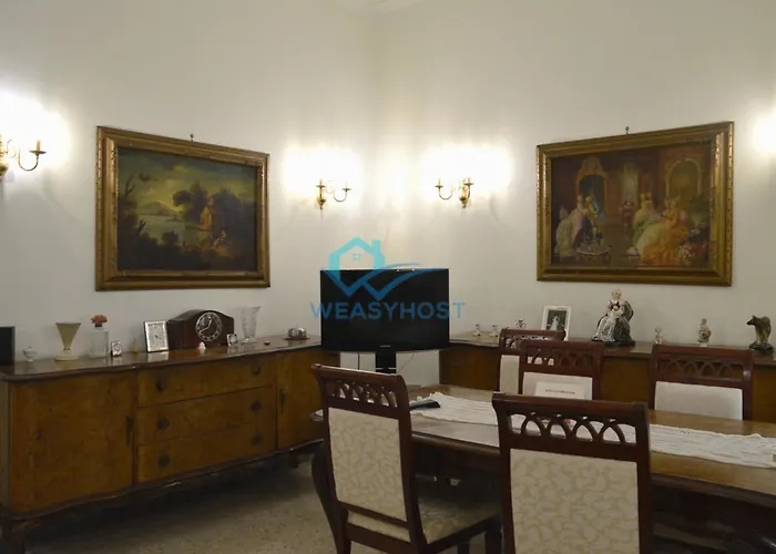 Vintage Perin Del Vaga Apartment